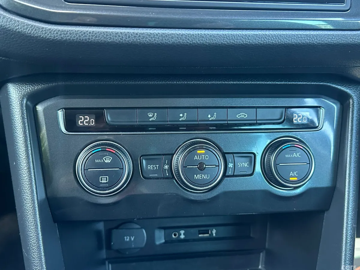 Volkswagen Tiguan Hatchback, Diesel, 2017, Blue