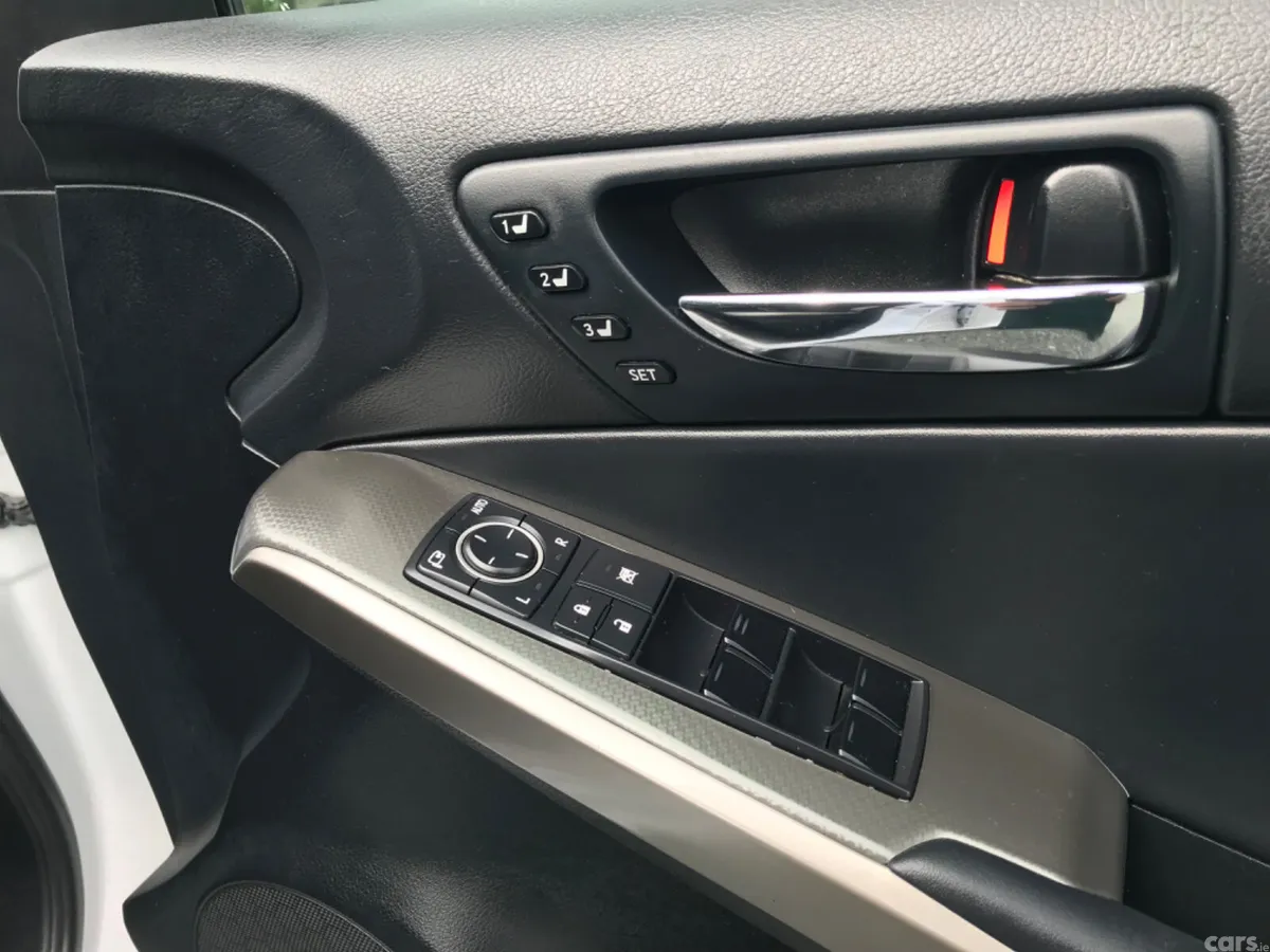 Lexus IS Saloon, Petrol Hybrid, 2016, White