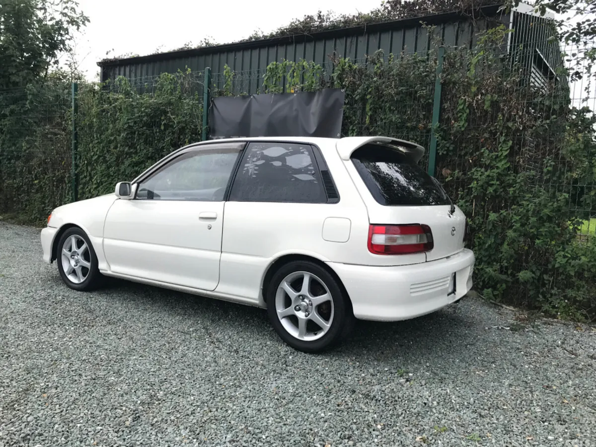 Toyota Starlet Hatchback, Petrol, 1995, White
