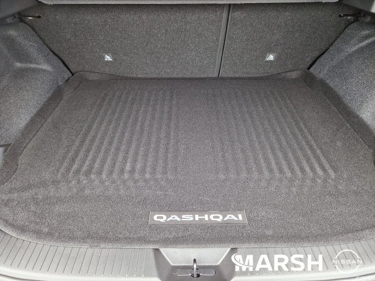 Nissan Qashqai MPV, Petrol Hybrid, 2026, Red