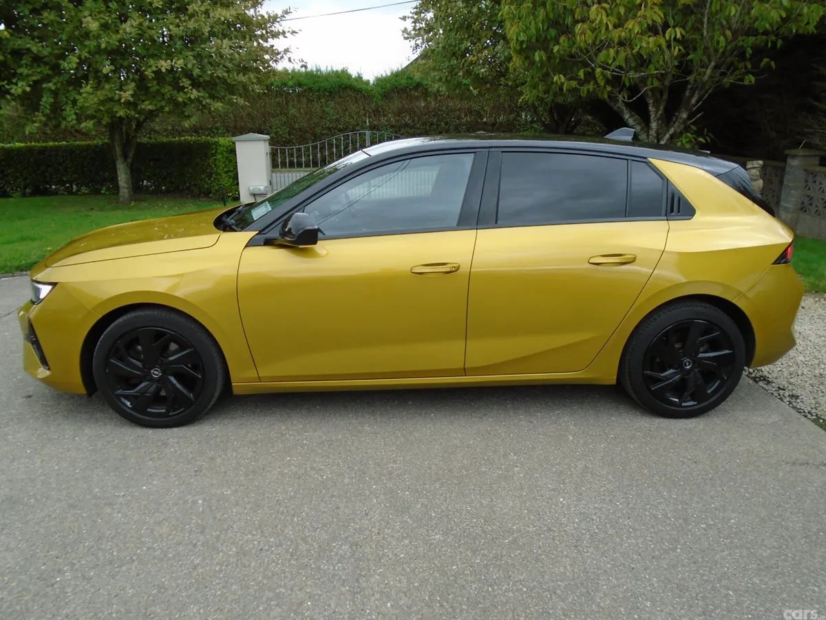 Opel Astra Hatchback, Diesel, 2022, Yellow