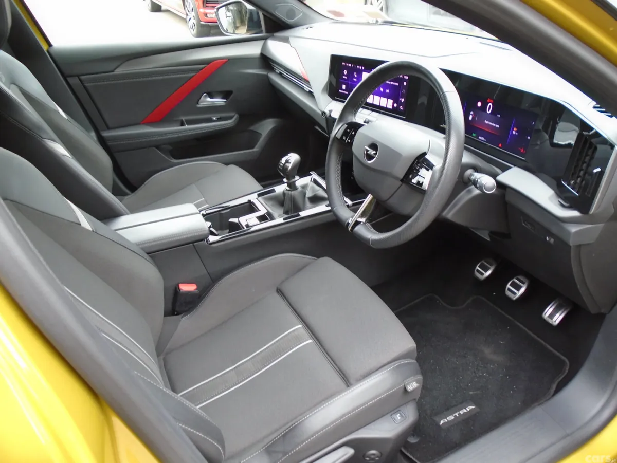 Opel Astra Hatchback, Diesel, 2022, Yellow