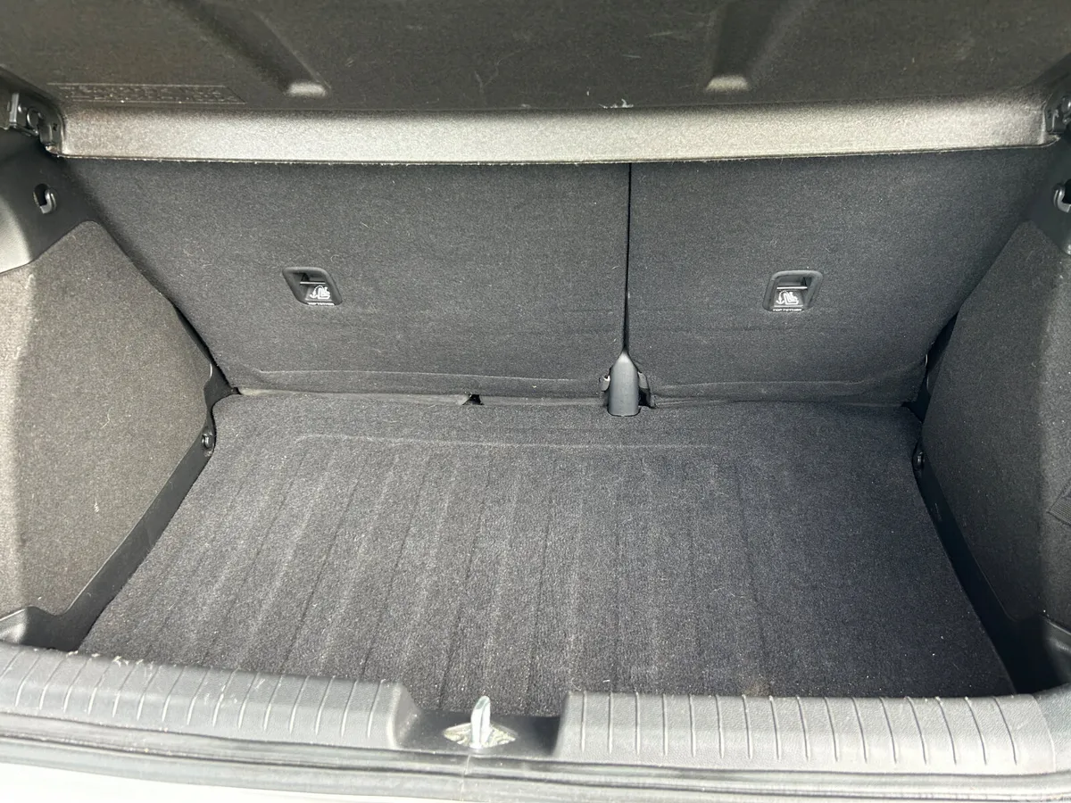 Hyundai i20 Hatchback, Petrol, 2017, White