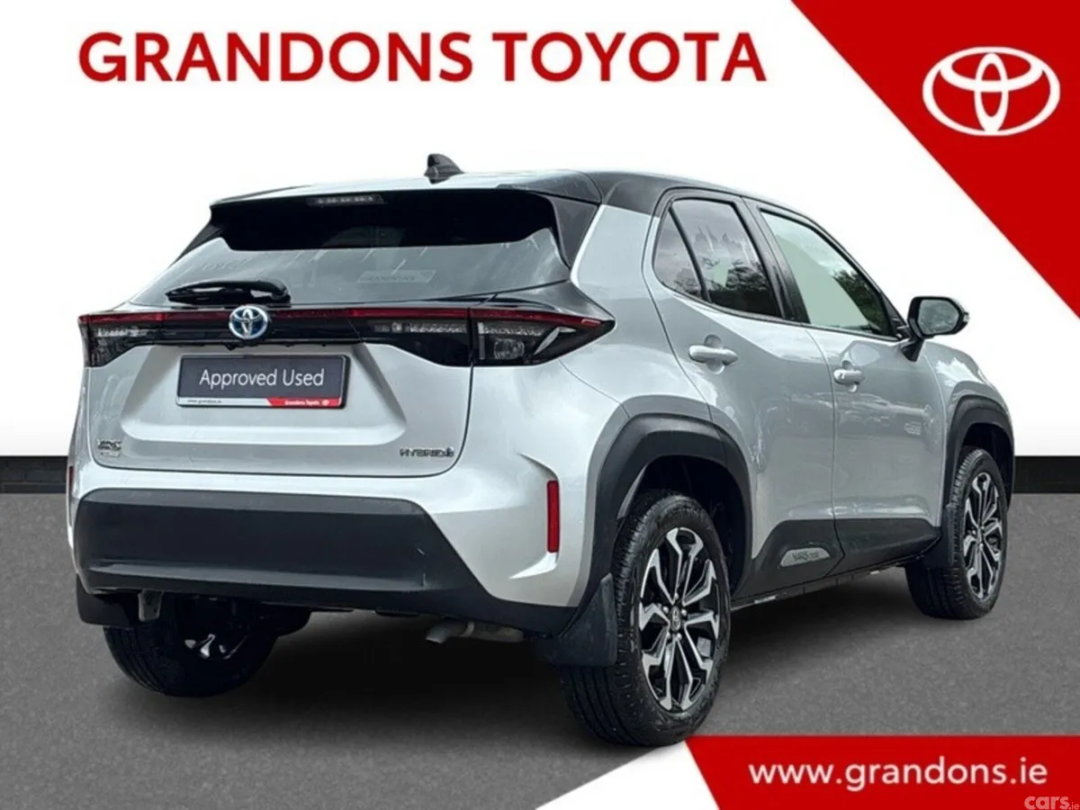 Toyota Yaris Cross Hatchback, Petrol Hybrid, 2023, Silver