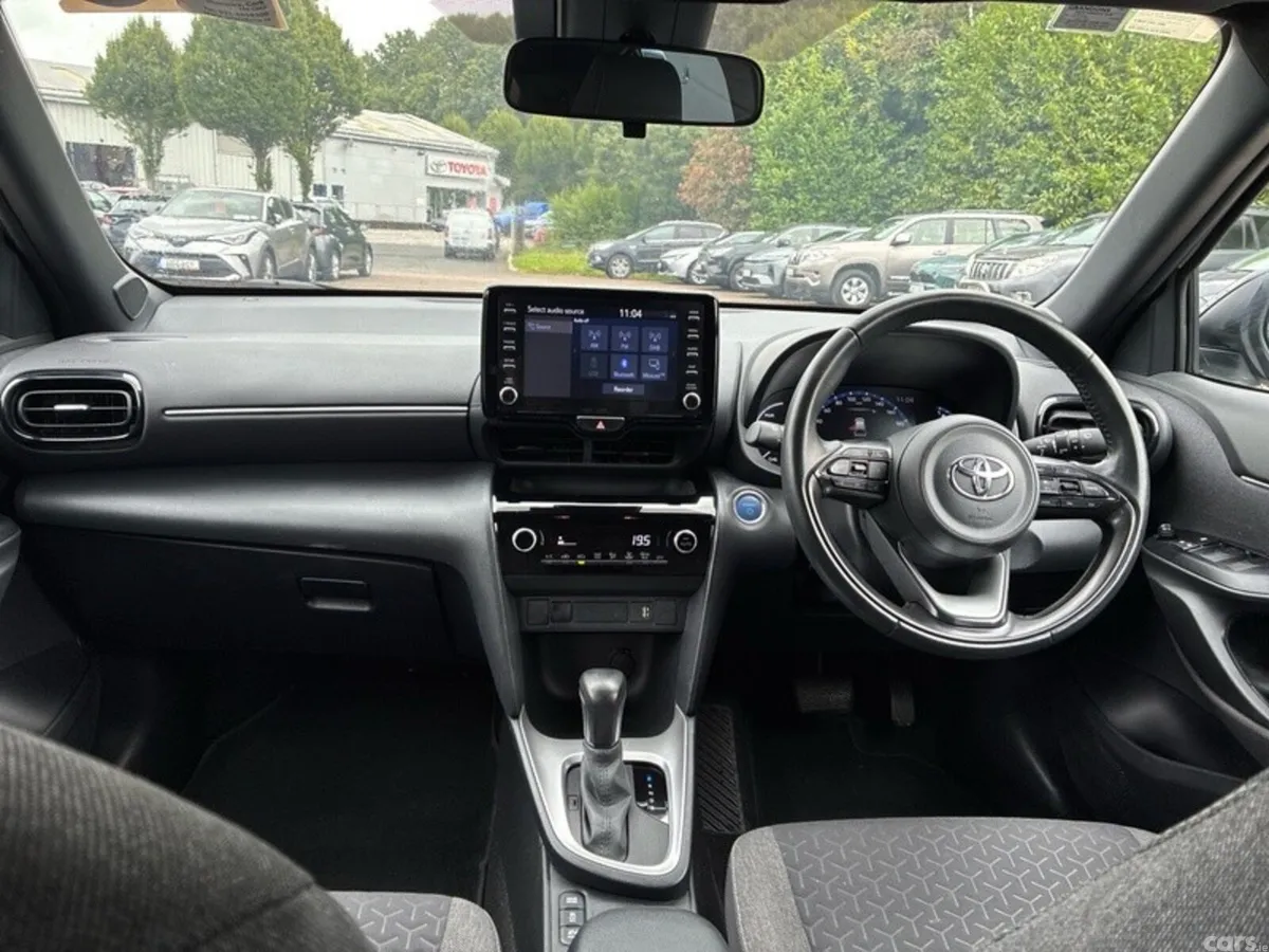 Toyota Yaris Cross Hatchback, Petrol Hybrid, 2023, Silver