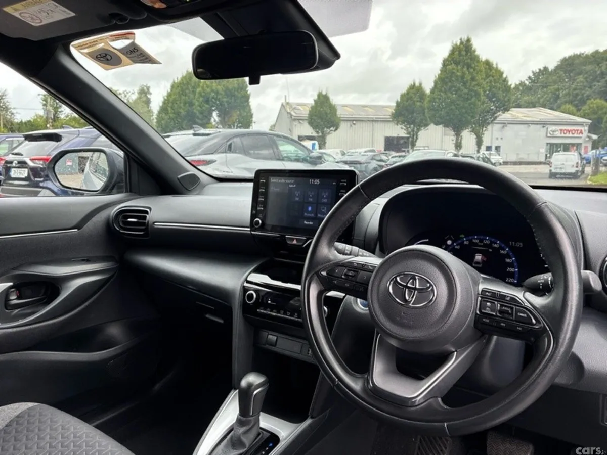 Toyota Yaris Cross Hatchback, Petrol Hybrid, 2023, Silver