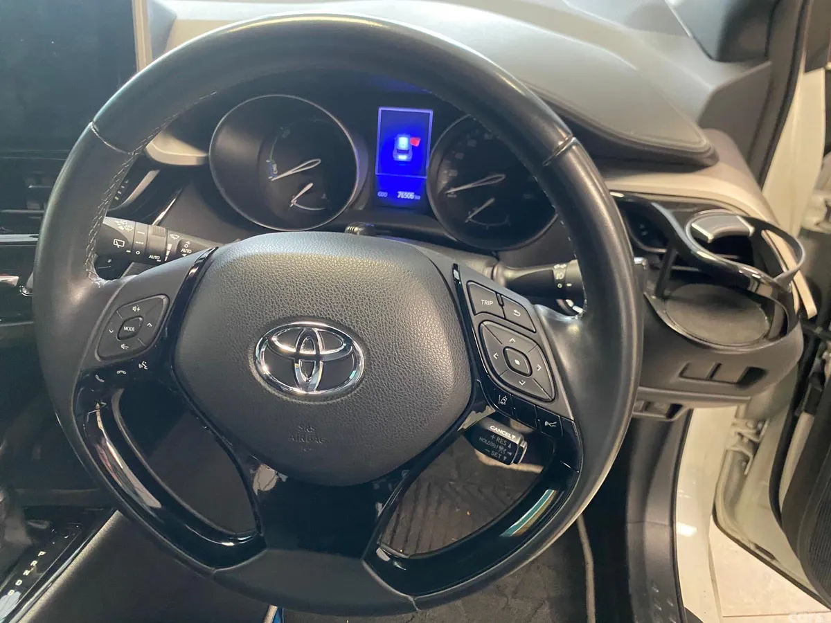 Toyota C-HR SUV, Petrol Hybrid, 2020, White