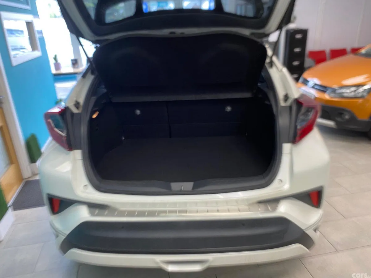 Toyota C-HR SUV, Petrol Hybrid, 2020, White