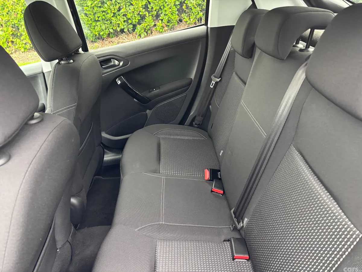 Peugeot 208 Hatchback, Petrol, 2018, Blue