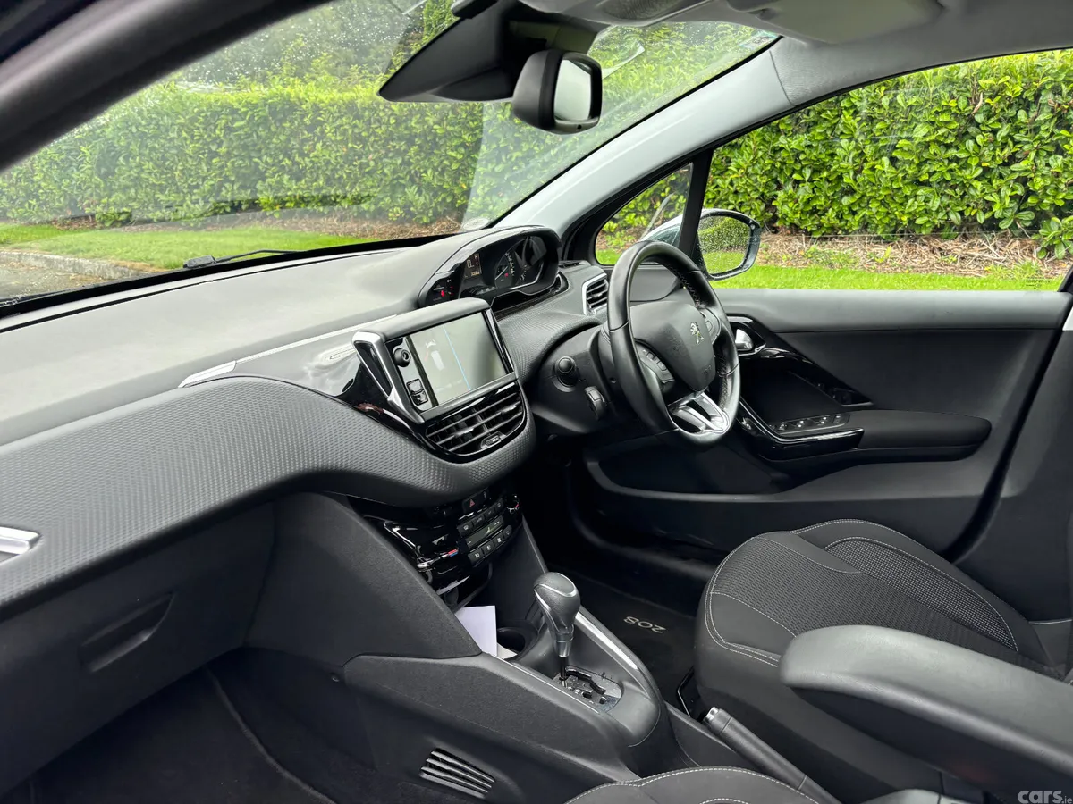 Peugeot 208 Hatchback, Petrol, 2018, Blue