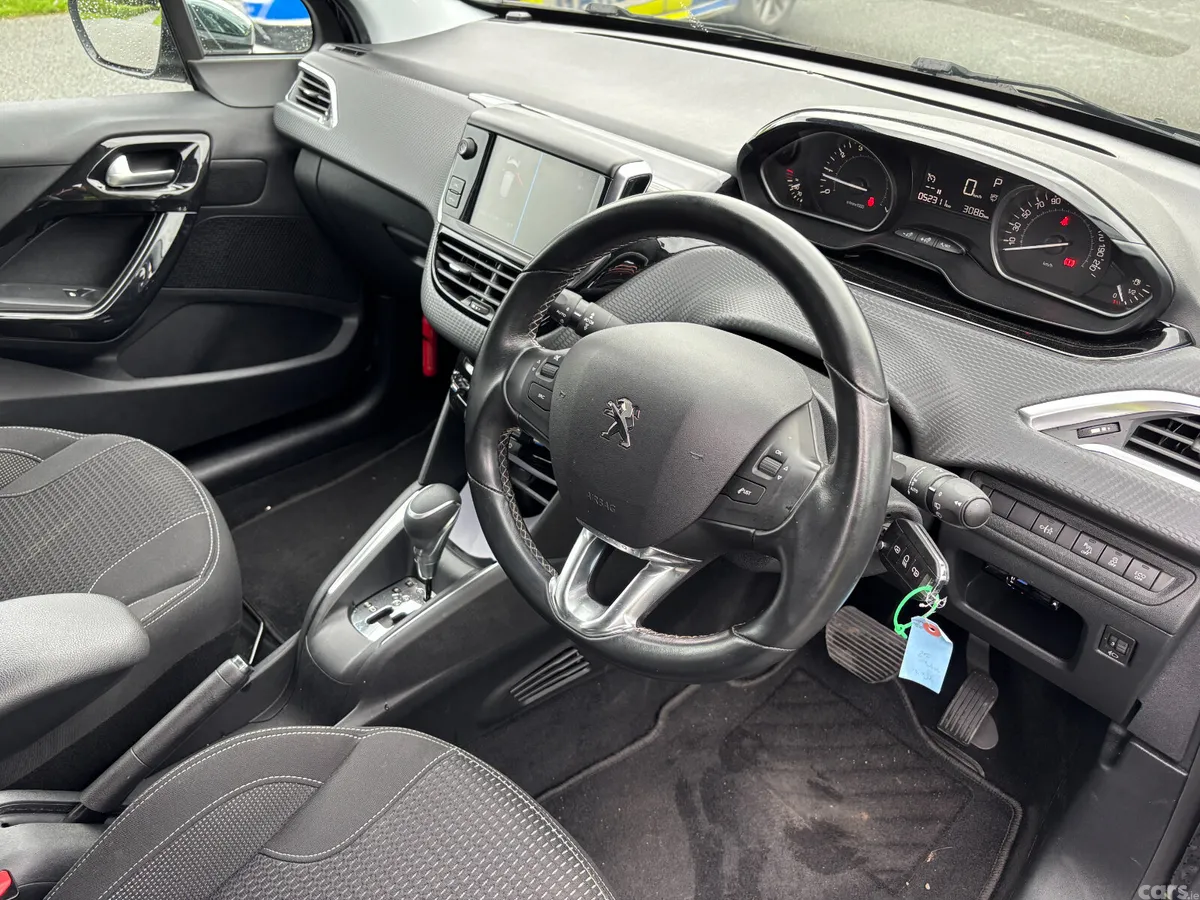 Peugeot 208 Hatchback, Petrol, 2018, Blue