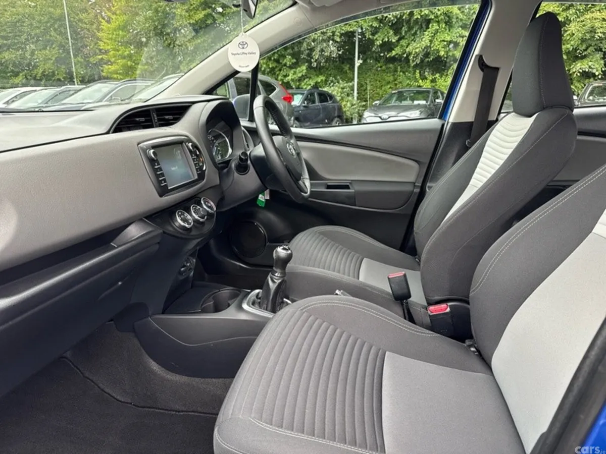 Toyota Yaris Hatchback, Petrol, 2019, Blue