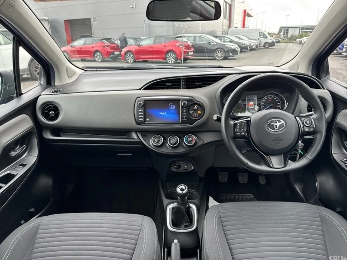 Toyota Yaris Hatchback, Petrol, 2019, Blue