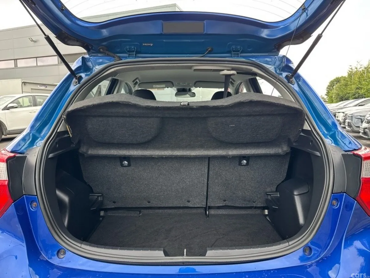Toyota Yaris Hatchback, Petrol, 2019, Blue