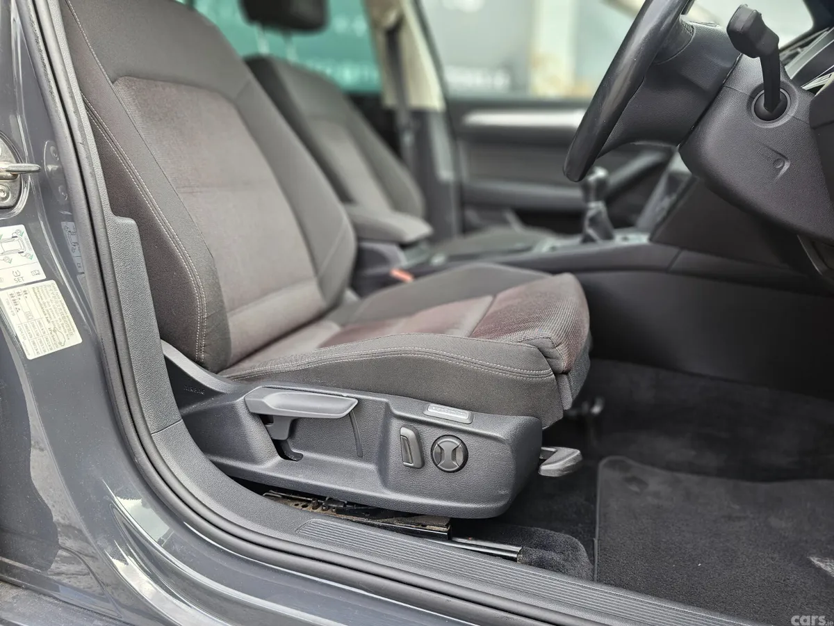 Volkswagen Passat Estate, Diesel, 2016, Grey