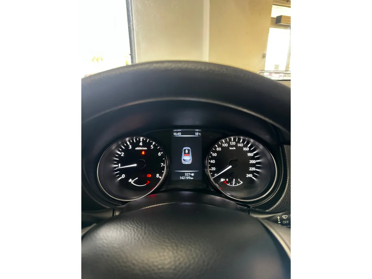 Nissan Qashqai MPV, Petrol, 2017, Black