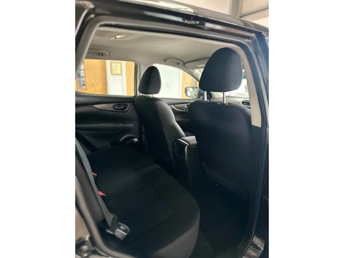 Nissan Qashqai MPV, Petrol, 2017, Black
