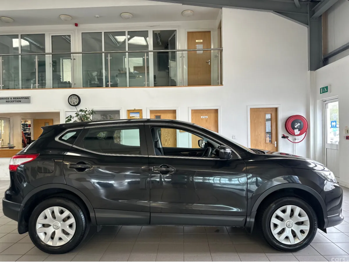 Nissan Qashqai MPV, Petrol, 2017, Black