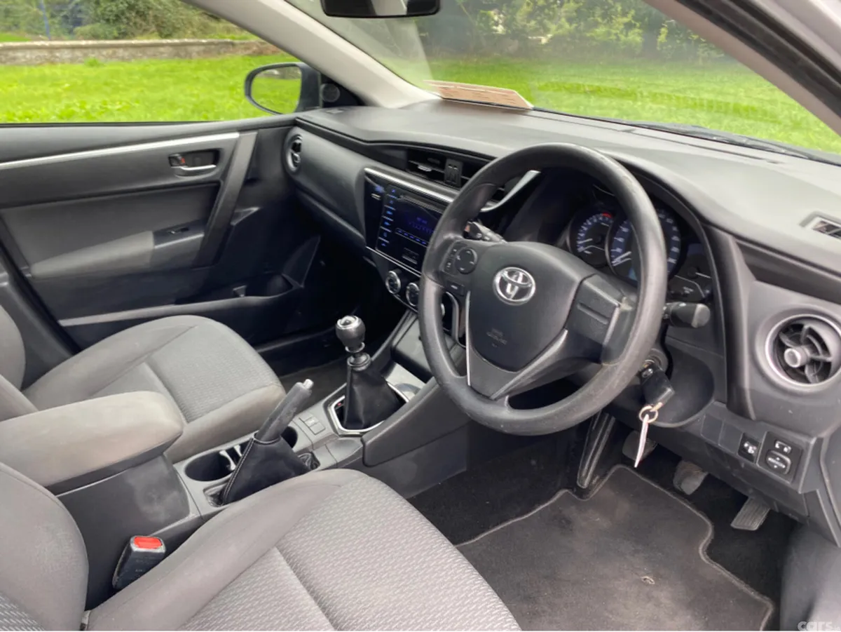 Toyota Corolla Saloon, Petrol, 2018, Grey