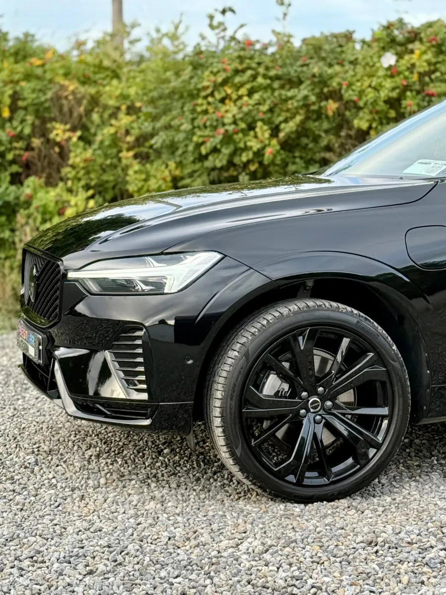Volvo XC60 SUV, Petrol Plug-in Hybrid, 2026, Black
