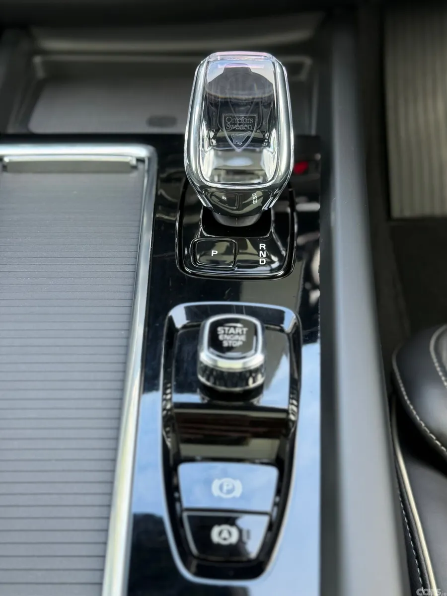 Volvo XC60 SUV, Petrol Plug-in Hybrid, 2026, Black