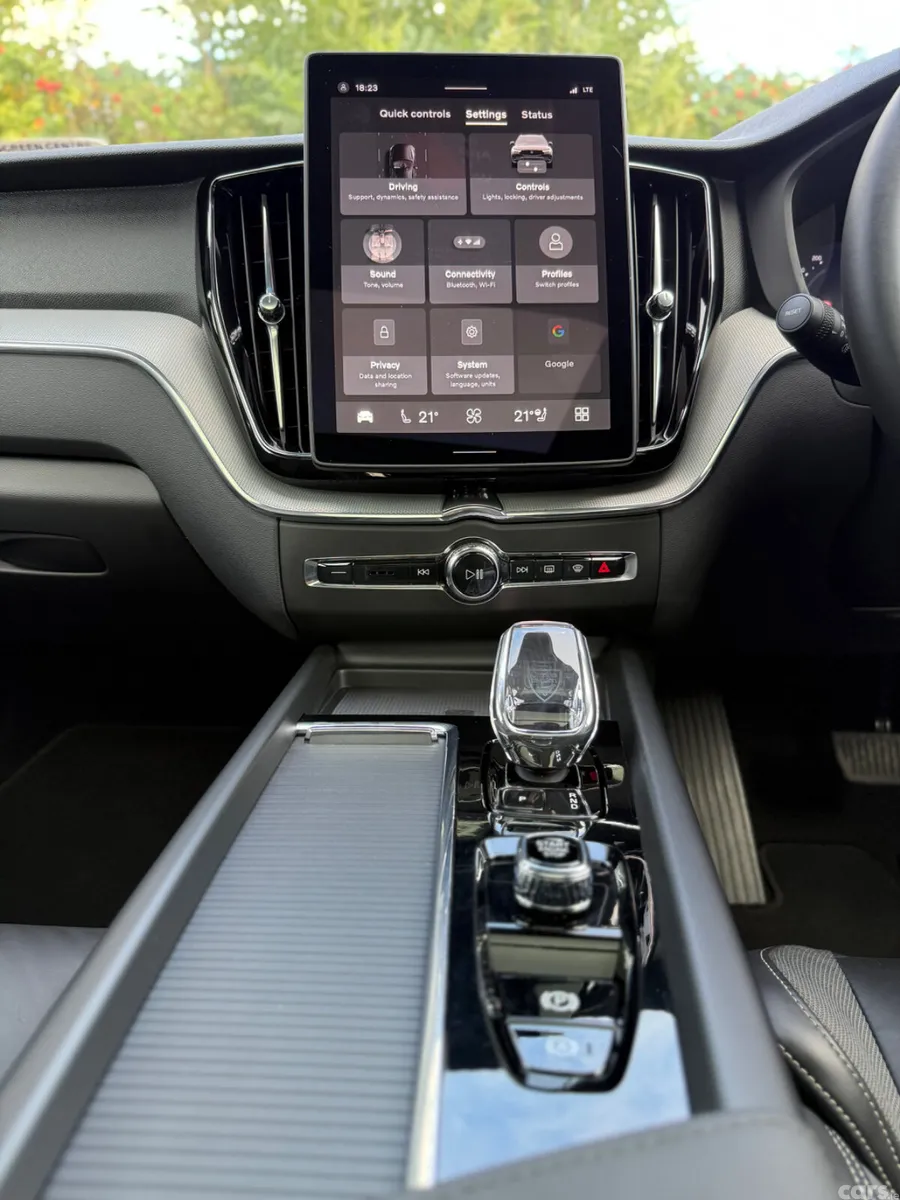 Volvo XC60 SUV, Petrol Plug-in Hybrid, 2026, Black