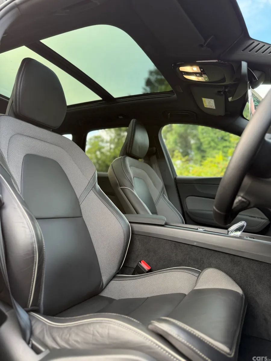 Volvo XC60 SUV, Petrol Plug-in Hybrid, 2026, Black