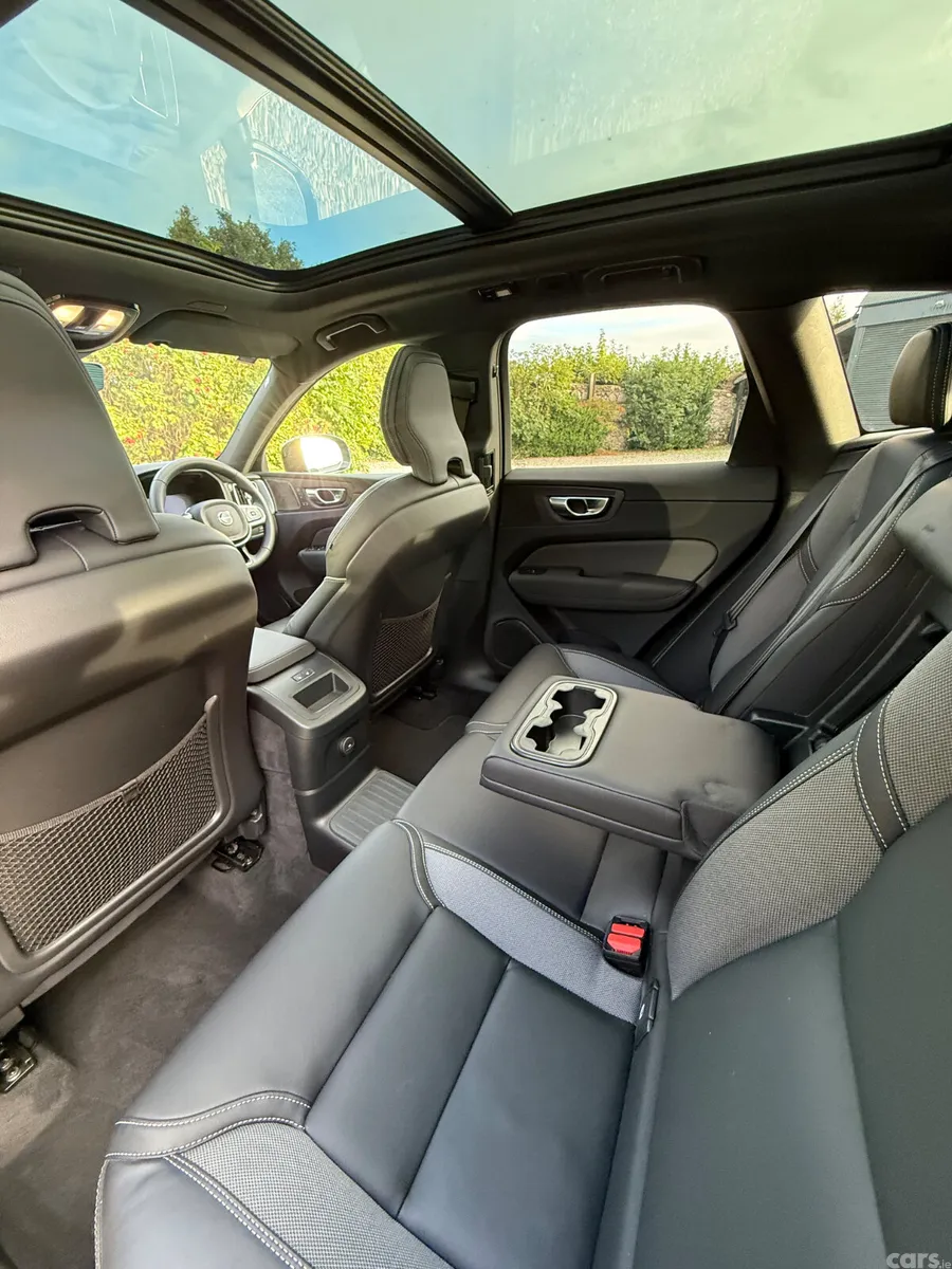Volvo XC60 SUV, Petrol Plug-in Hybrid, 2026, Black