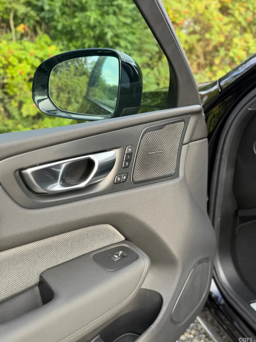 Volvo XC60 SUV, Petrol Plug-in Hybrid, 2026, Black