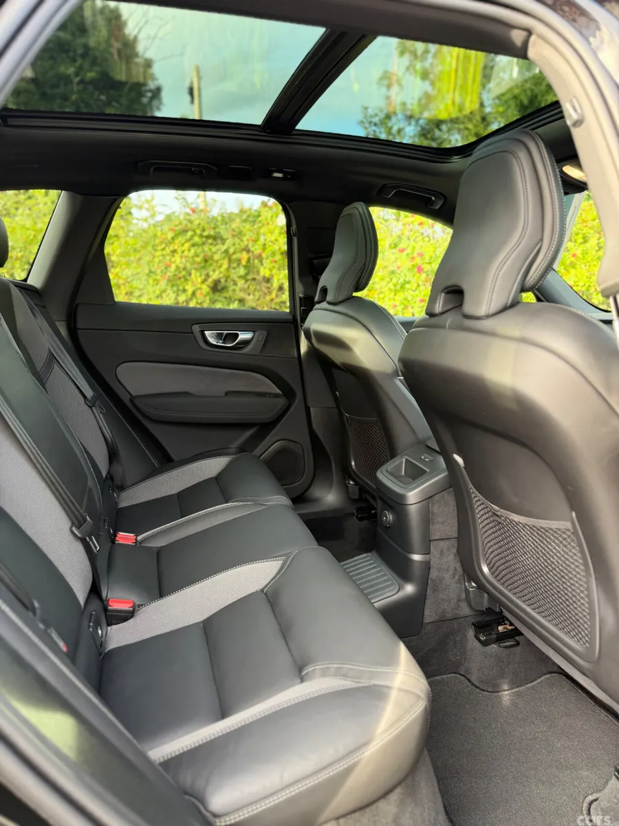 Volvo XC60 SUV, Petrol Plug-in Hybrid, 2026, Black