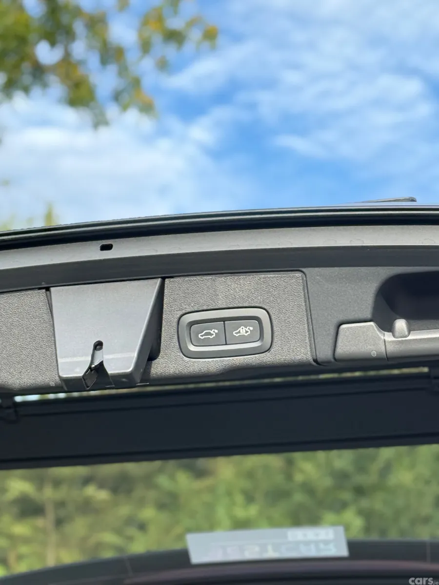 Volvo XC60 SUV, Petrol Plug-in Hybrid, 2026, Black