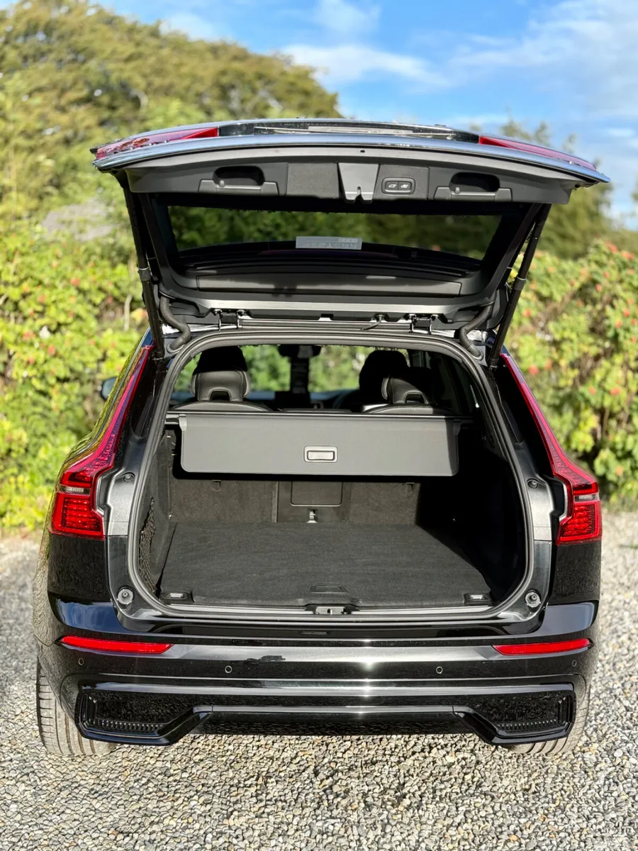 Volvo XC60 SUV, Petrol Plug-in Hybrid, 2026, Black