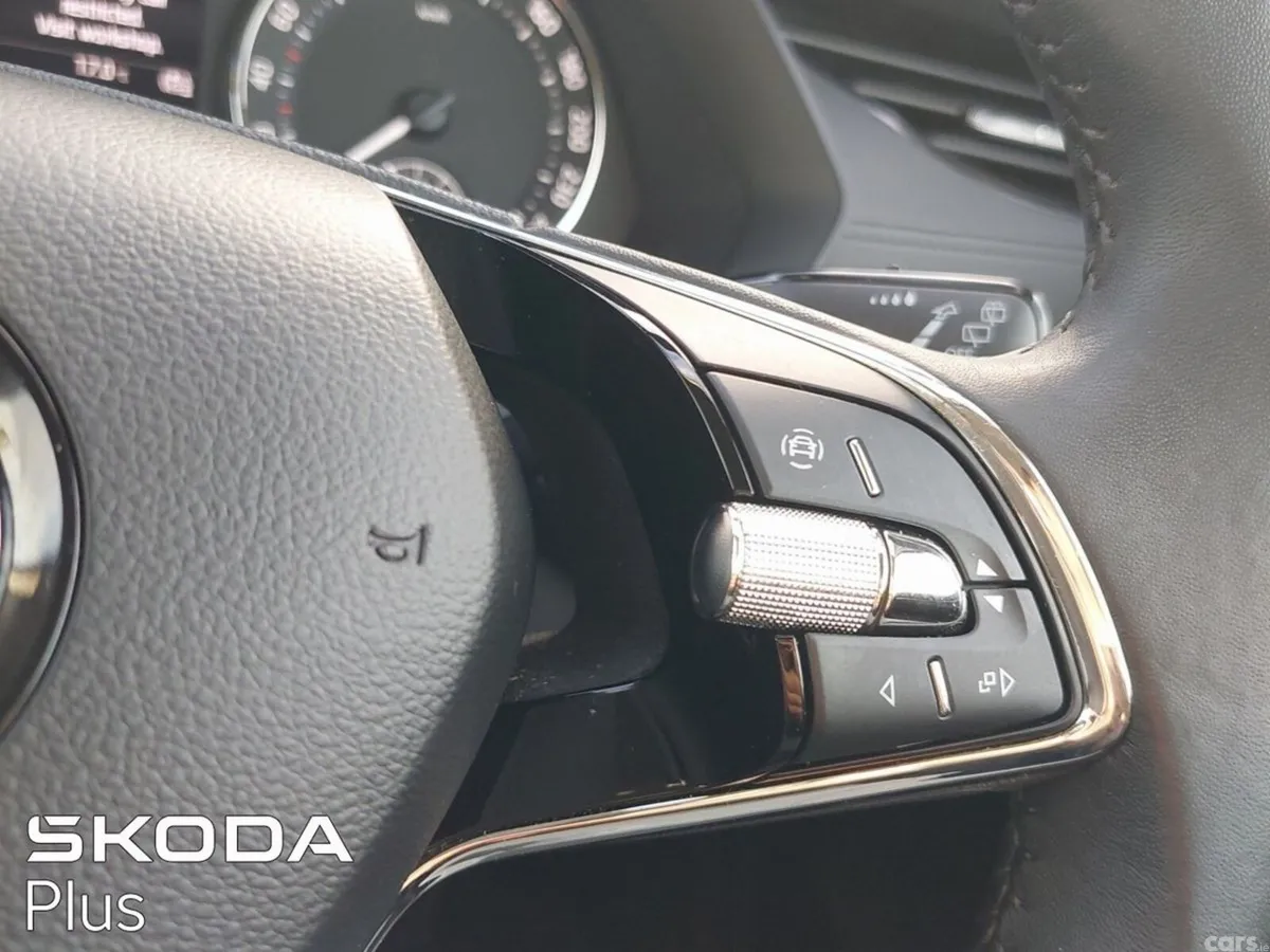 Skoda Octavia Saloon, Diesel, 2024, Silver