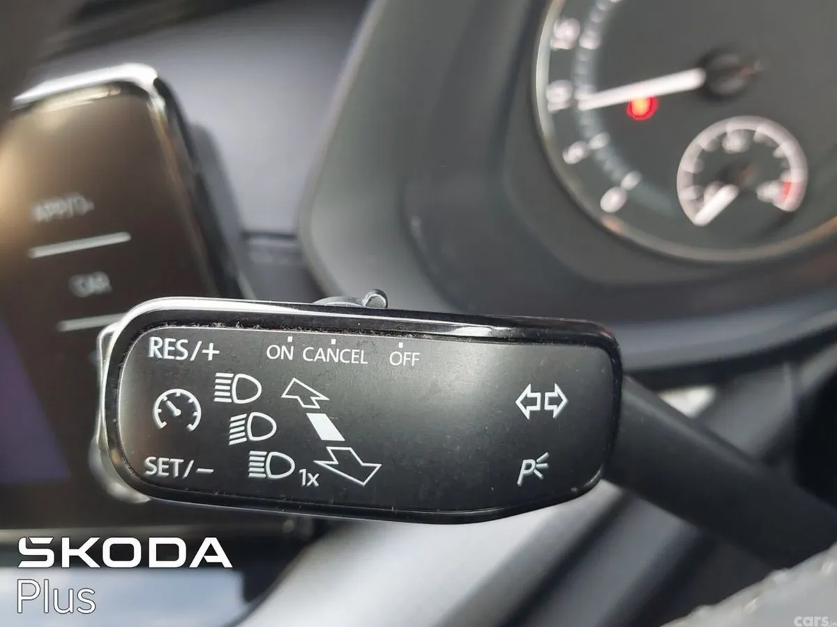 Skoda Octavia Saloon, Diesel, 2024, Silver