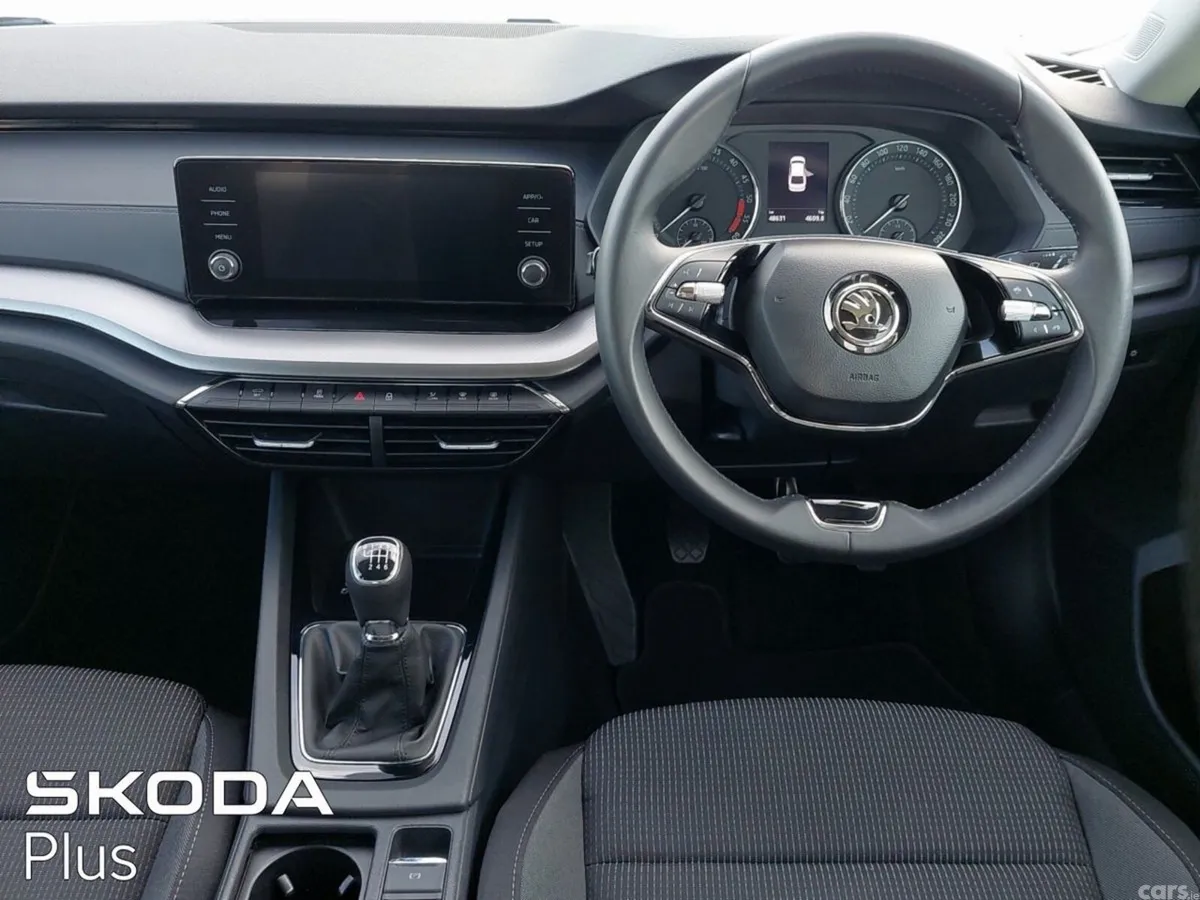 Skoda Octavia Saloon, Diesel, 2024, Silver
