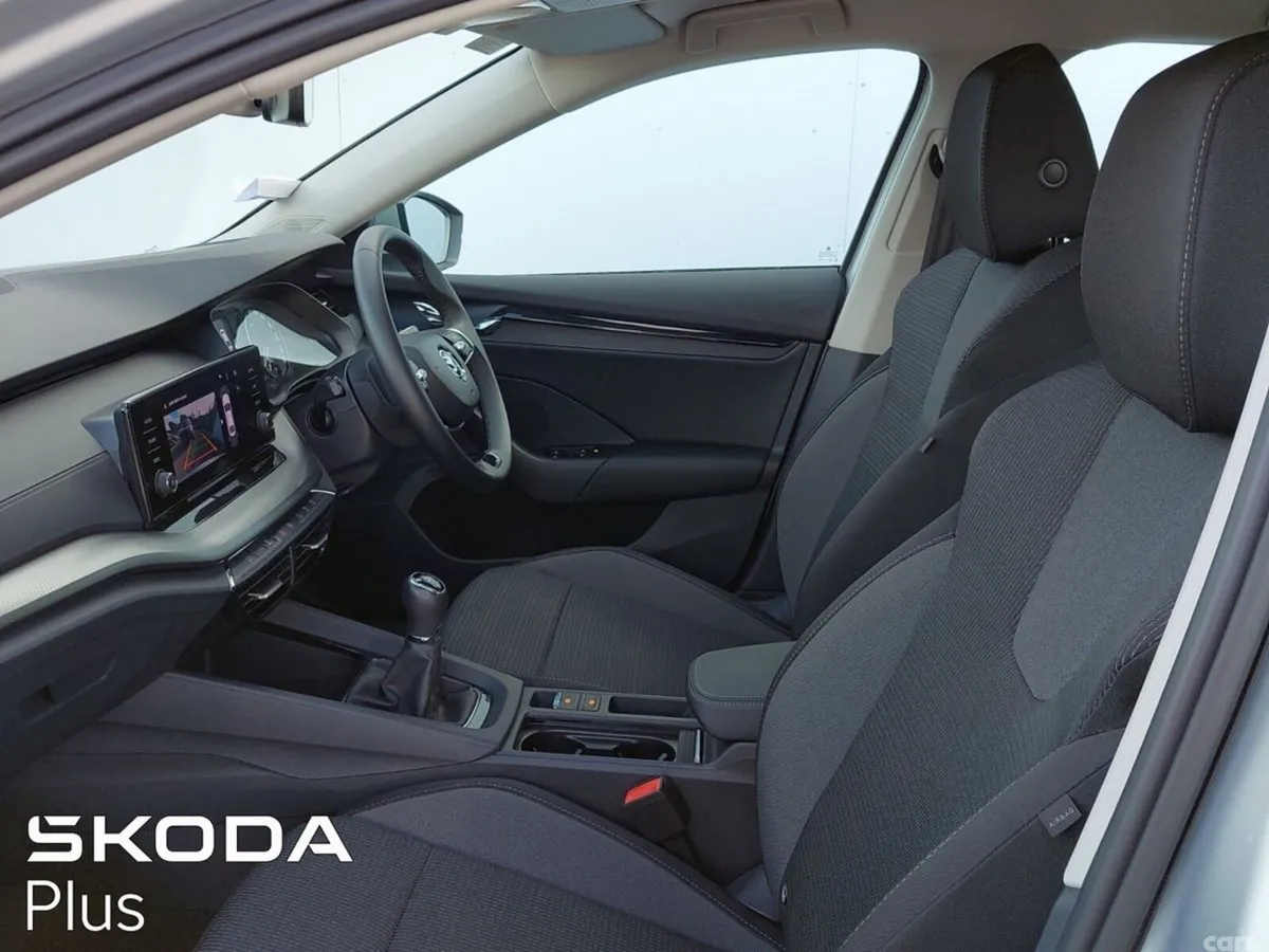 Skoda Octavia Saloon, Diesel, 2024, Silver