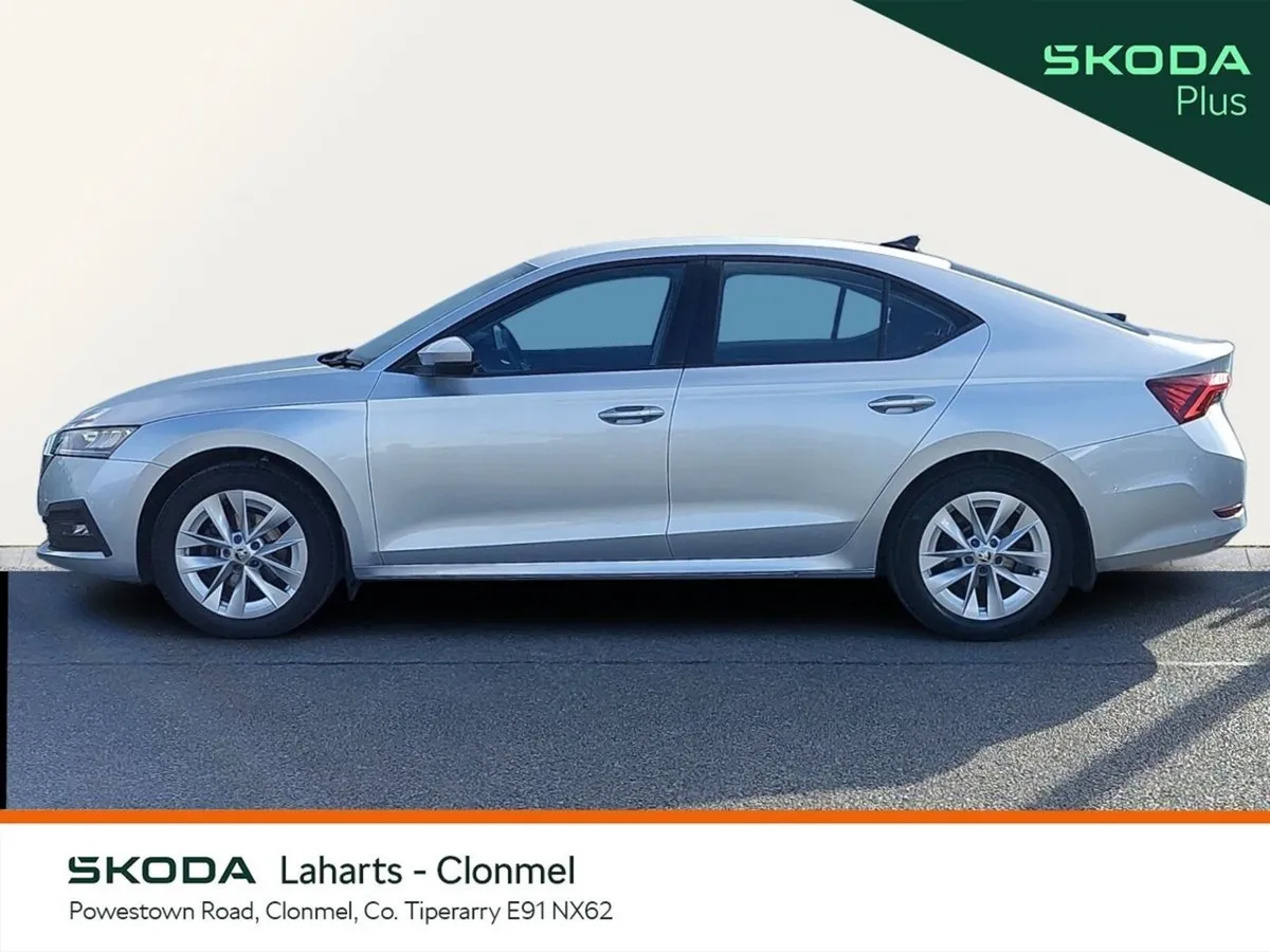 Skoda Octavia Saloon, Diesel, 2024, Silver