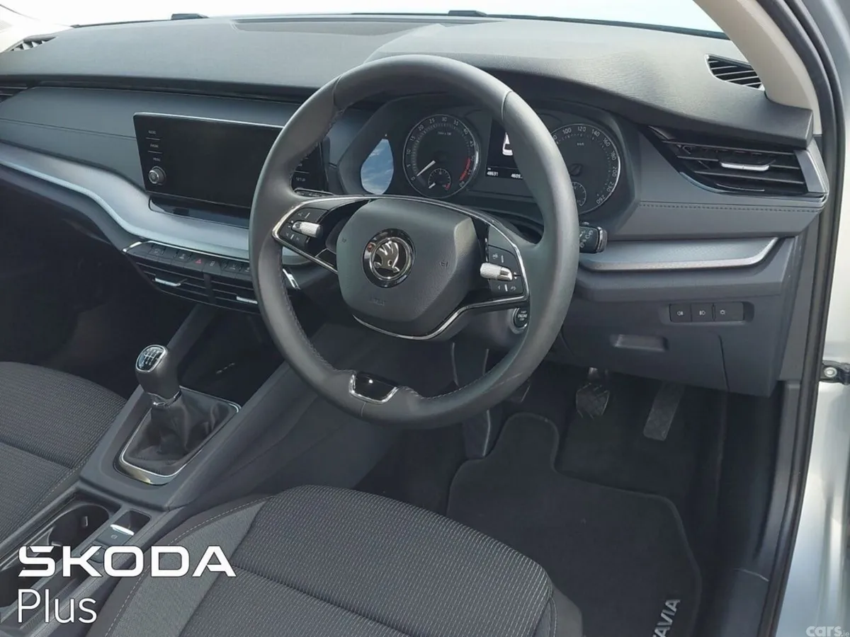 Skoda Octavia Saloon, Diesel, 2024, Silver