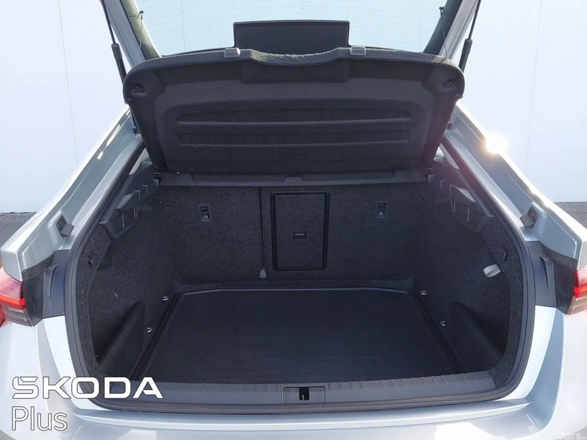 Skoda Octavia Saloon, Diesel, 2024, Silver