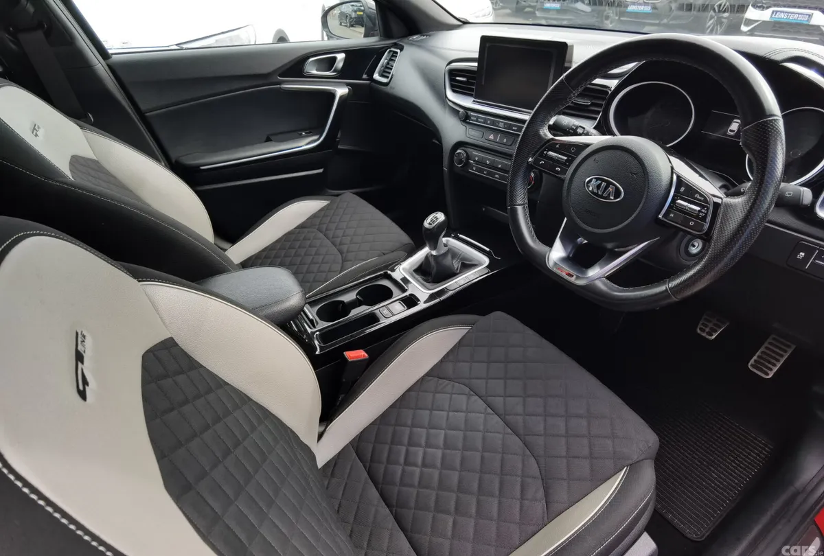 Kia Ceed Hatchback, Petrol, 2019, Red