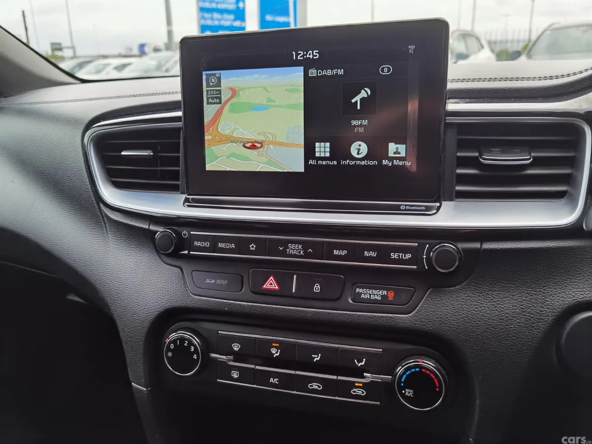 Kia Ceed Hatchback, Petrol, 2019, Red