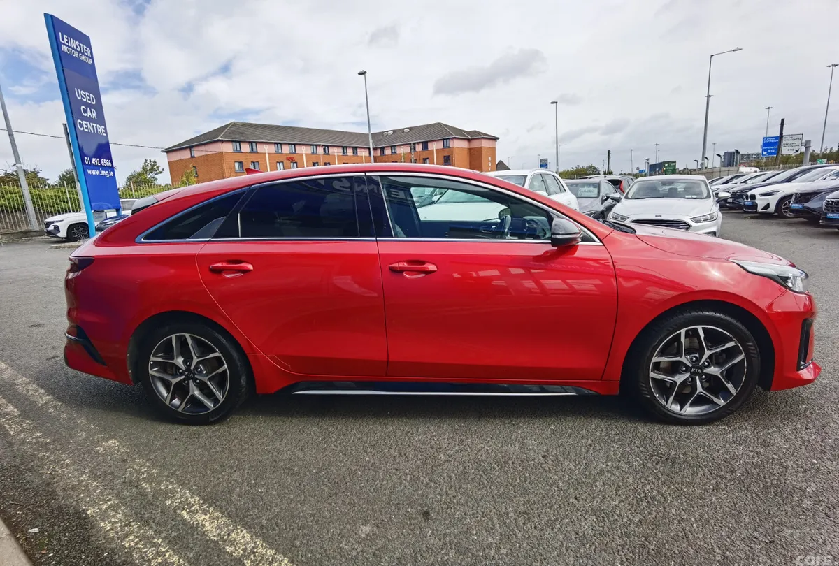 Kia Ceed Hatchback, Petrol, 2019, Red