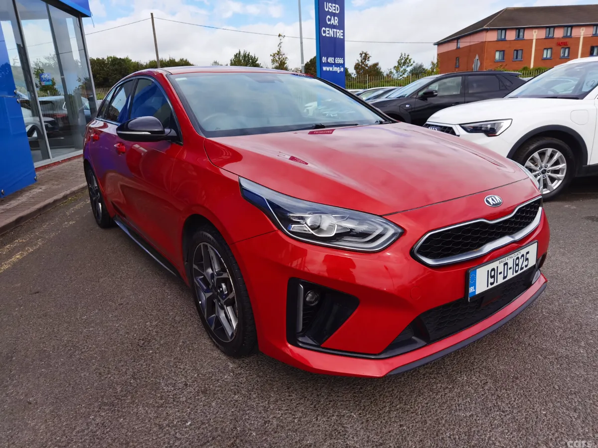Kia Ceed Hatchback, Petrol, 2019, Red