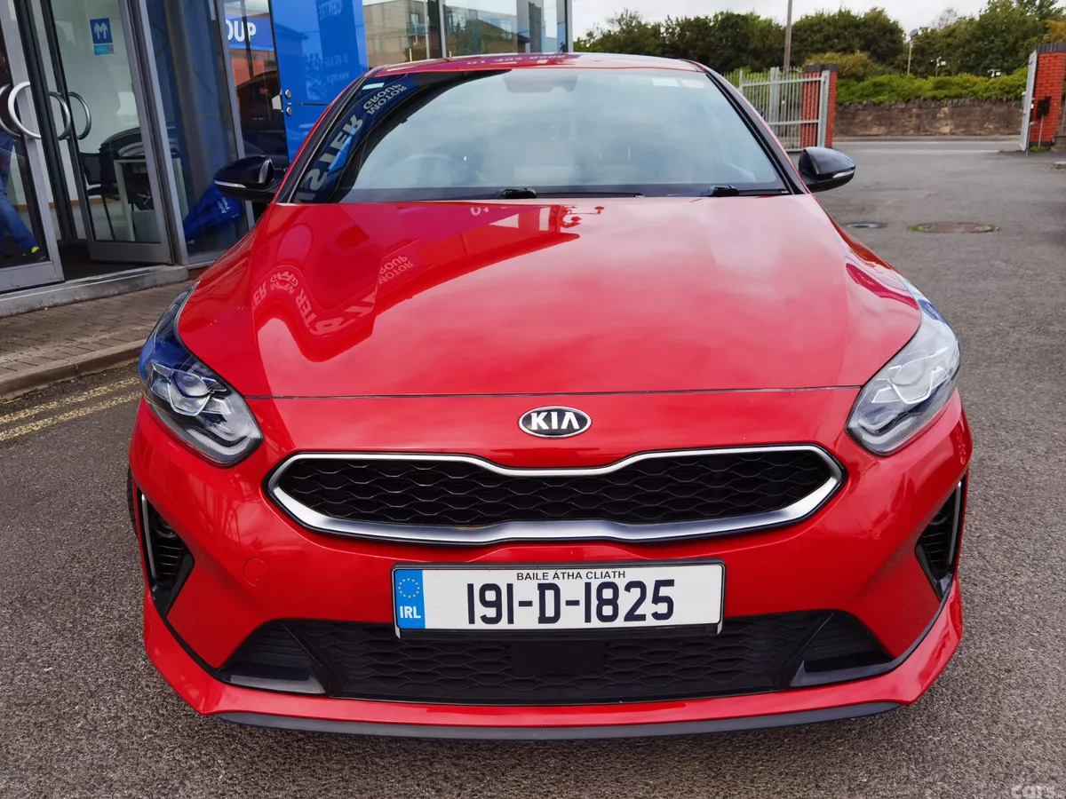 Kia Ceed Hatchback, Petrol, 2019, Red