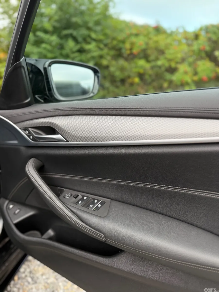 BMW 5-Series Saloon, Petrol Plug-in Hybrid, 2019, Black