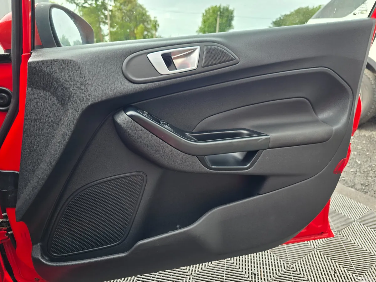 Ford Fiesta Hatchback, Petrol, 2017, Red