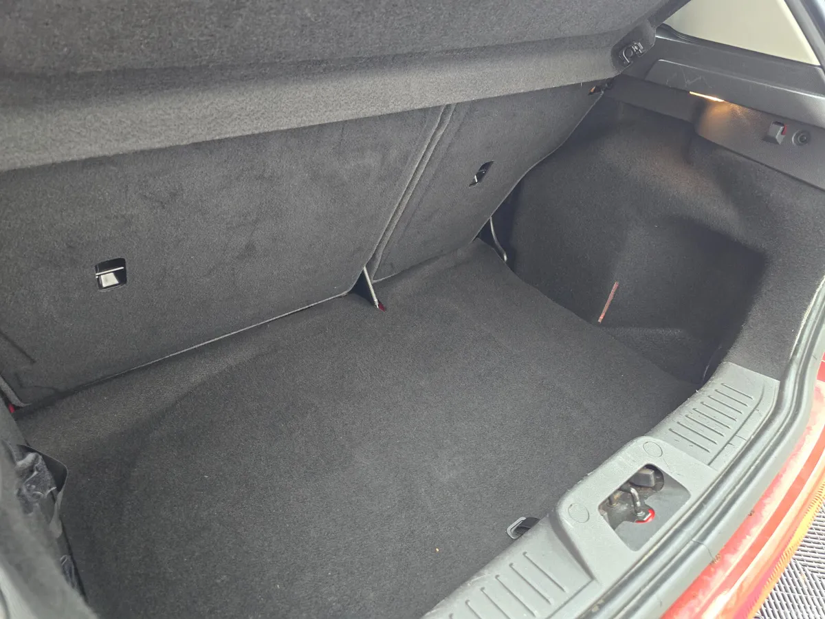 Ford Fiesta Hatchback, Petrol, 2017, Red