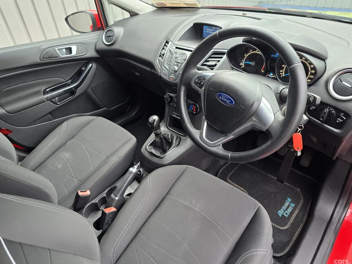 Ford Fiesta Hatchback, Petrol, 2017, Red