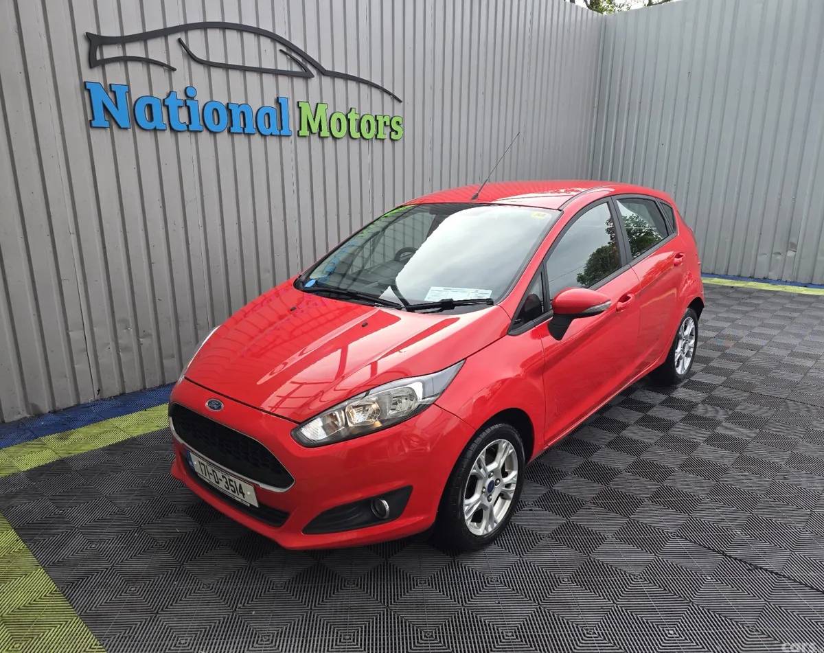 Ford Fiesta Hatchback, Petrol, 2017, Red