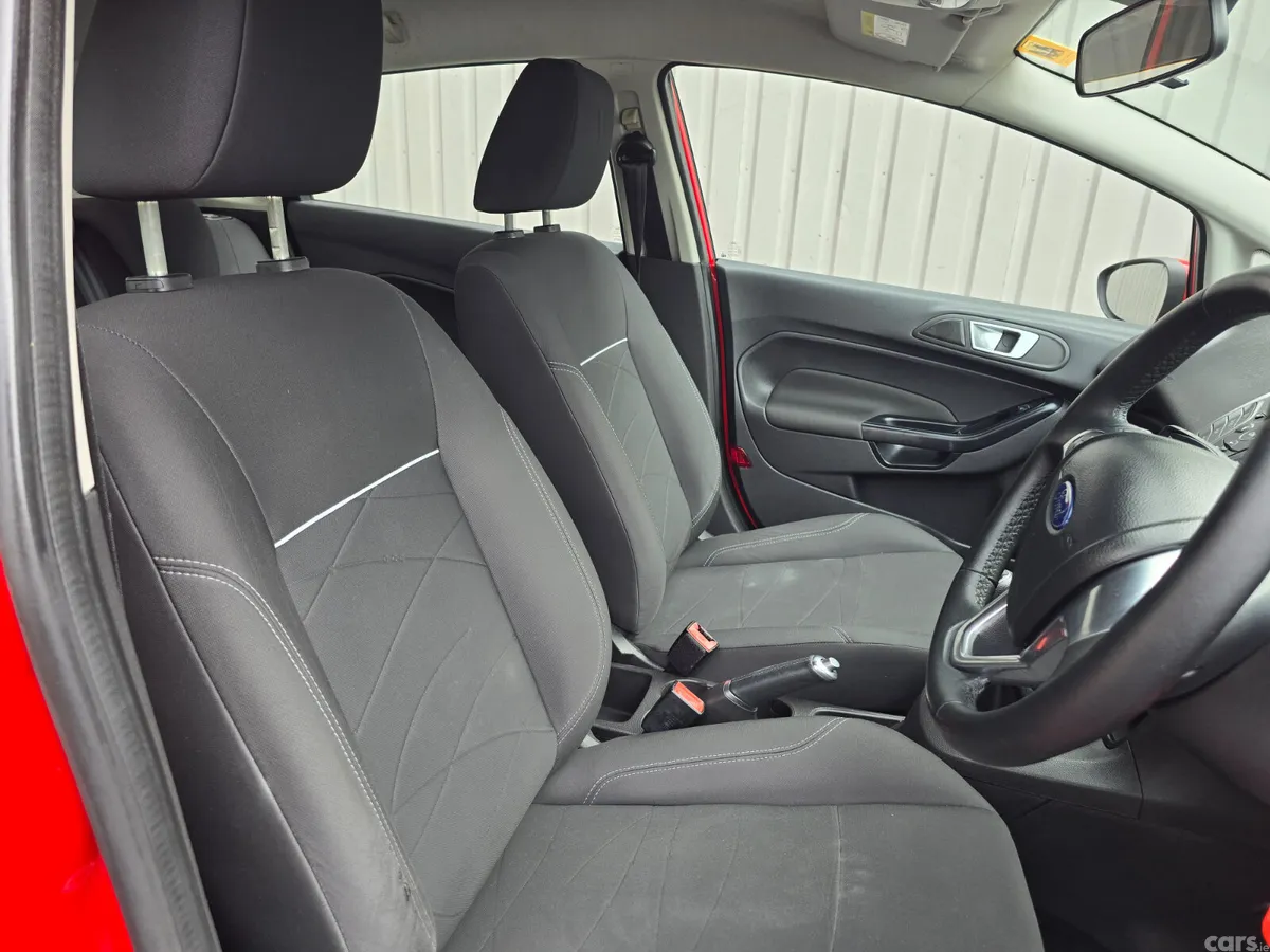 Ford Fiesta Hatchback, Petrol, 2017, Red